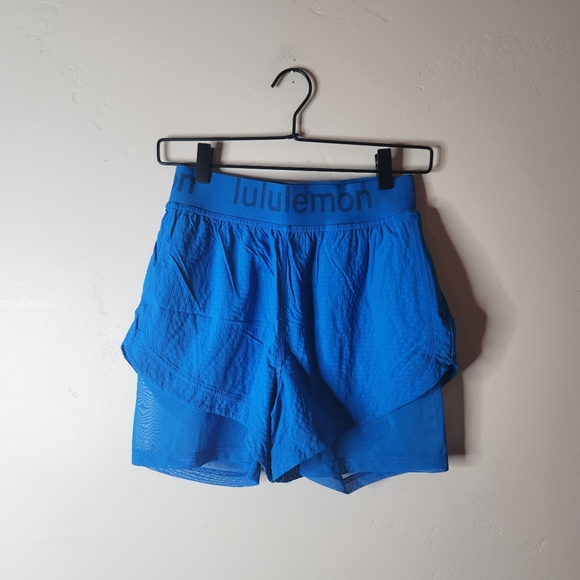 Lululemon Logo Waistband HR Train Short Size 6 - Picture 3 of 7